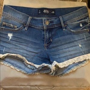 Hollister Short-Shorts With Lace Trim